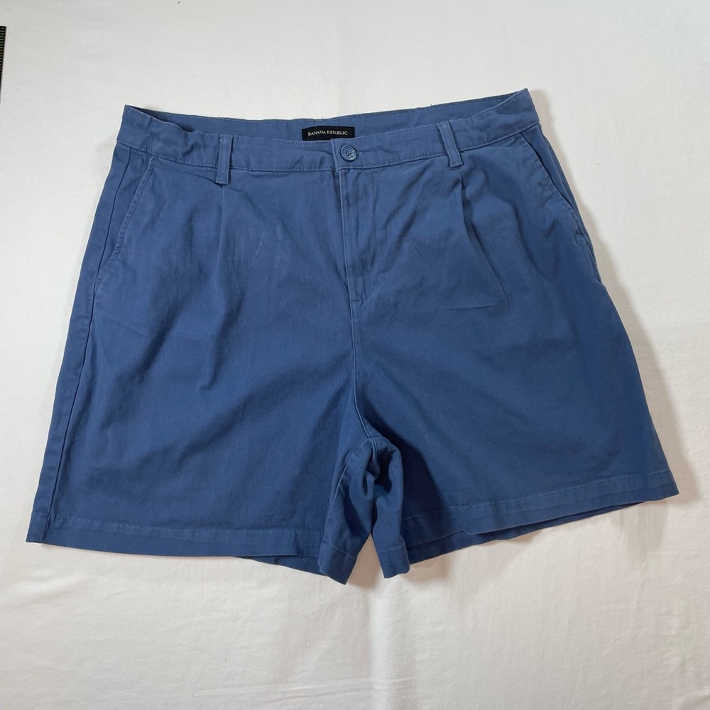 Banana Republic Women’s Pleated Shorts Size 14